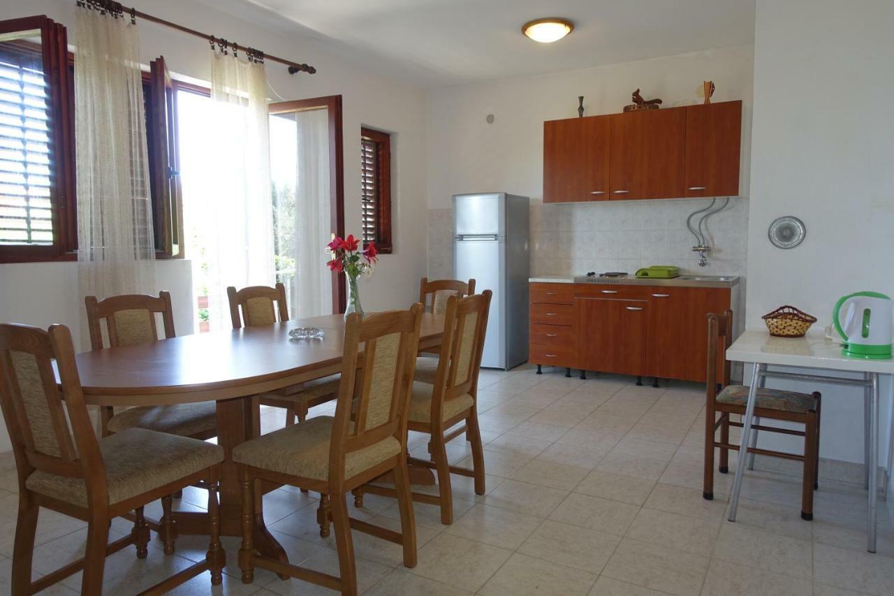 Apartment Dede Nin Exteriér fotografie