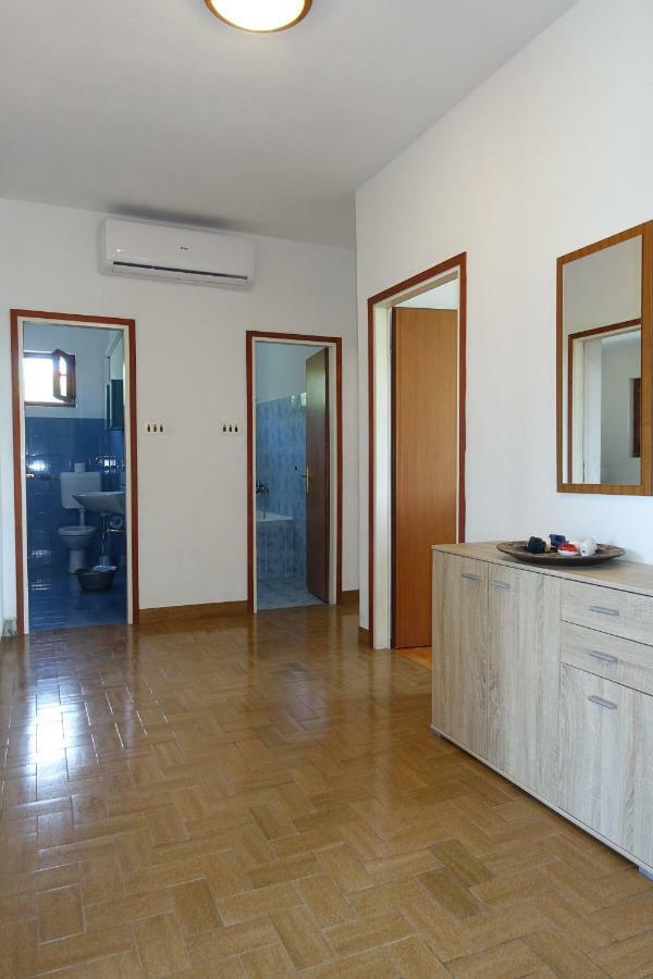 Apartment Dede Nin Exteriér fotografie