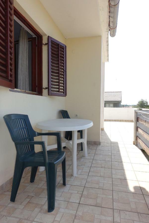 Apartment Dede Nin Exteriér fotografie