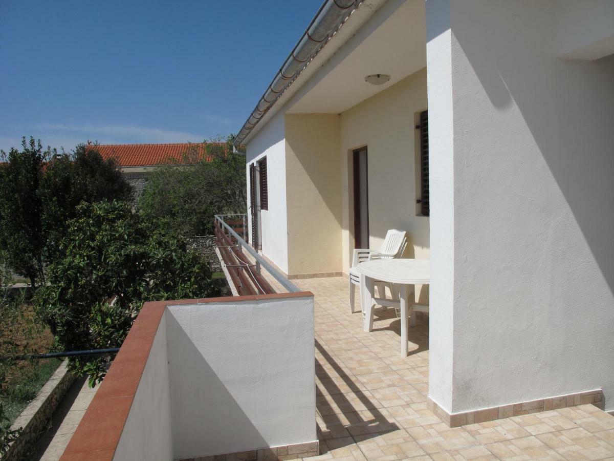 Apartment Dede Nin Exteriér fotografie